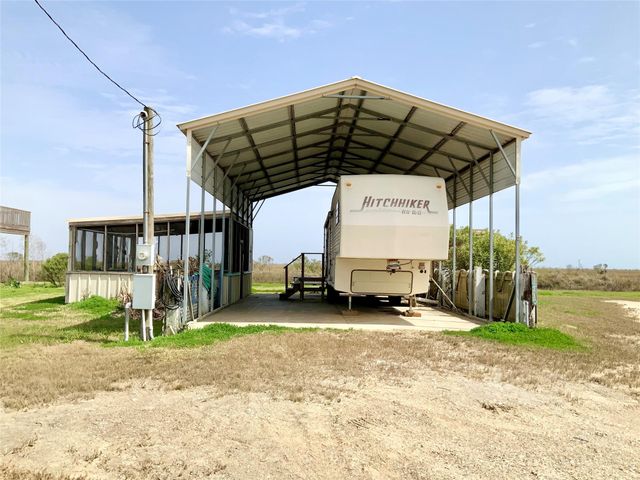 1476 Mabry Street, Gilchrist, TX 77617