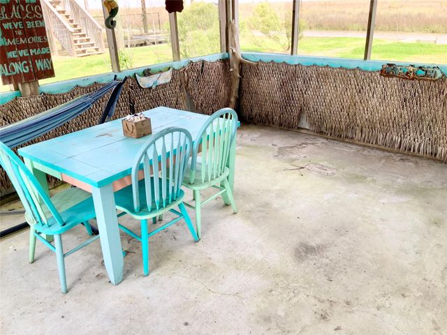 1476 Mabry Street, Gilchrist, TX 77617