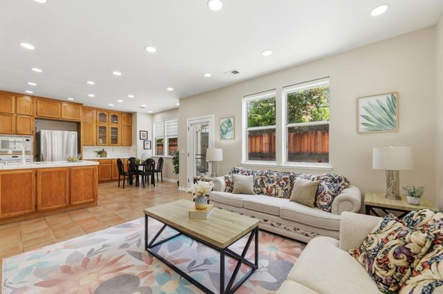 3044 Calle De Las Flores, San Jose, CA 95148