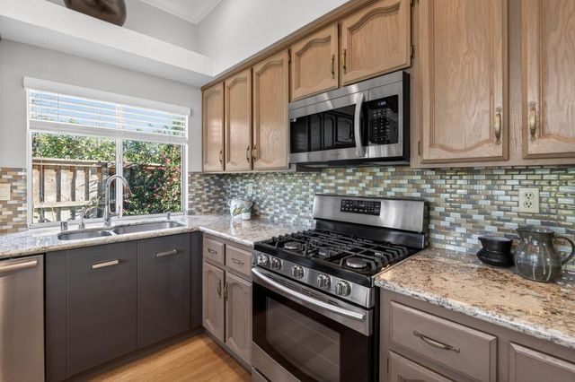 7437 Grenfell Ct, Elk Grove, CA 95758