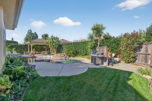 7437 Grenfell Ct, Elk Grove, CA 95758