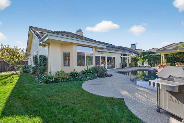 7437 Grenfell Ct, Elk Grove, CA 95758