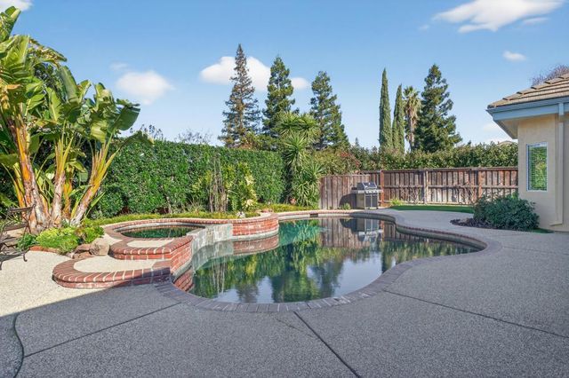 7437 Grenfell Ct, Elk Grove, CA 95758