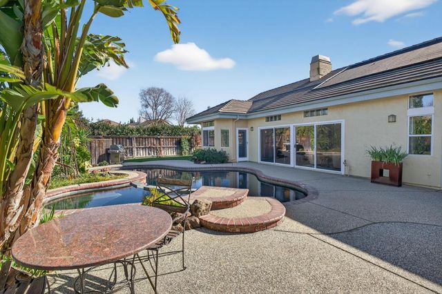 7437 Grenfell Ct, Elk Grove, CA 95758