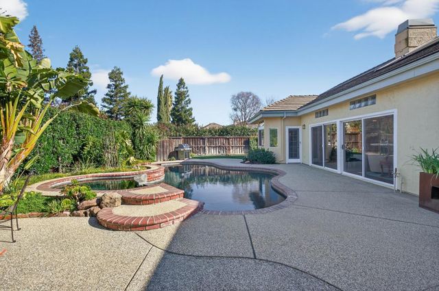 7437 Grenfell Ct, Elk Grove, CA 95758