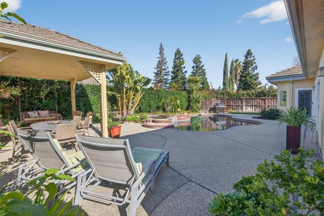 7437 Grenfell Ct, Elk Grove, CA 95758