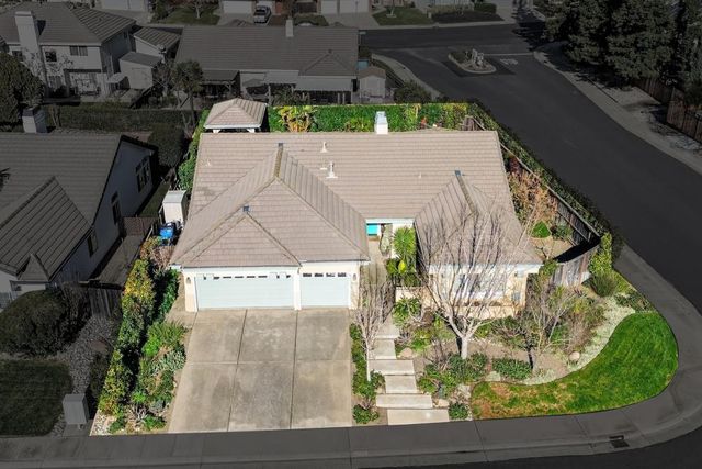 7437 Grenfell Ct, Elk Grove, CA 95758