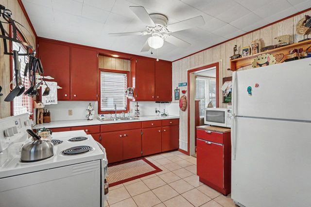 11110 E Shore Drive, Prairieville Twp, MI 49046