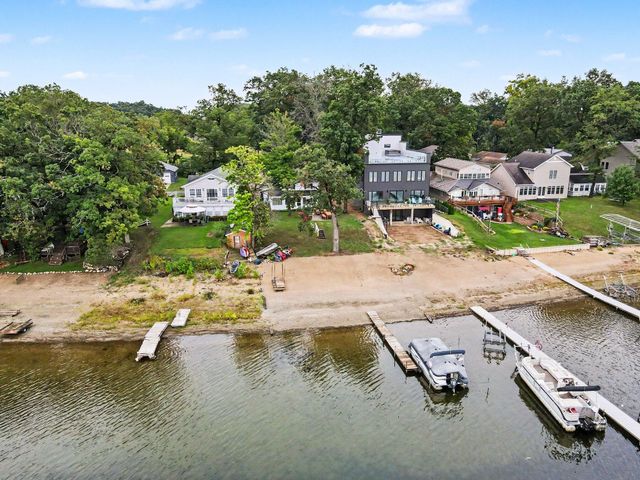 11110 E Shore Drive, Prairieville Twp, MI 49046
