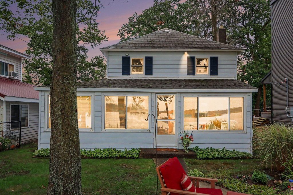 11110 E Shore Drive, Prairieville Twp, MI 49046