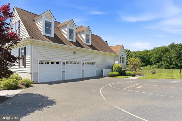 16 DEER RUN DRIVE, Freehold, NJ 07728
