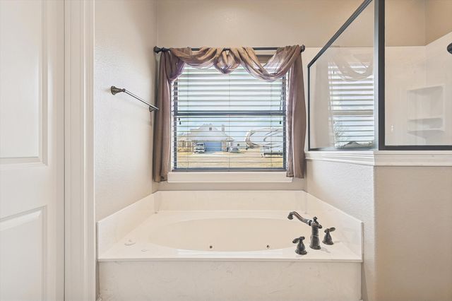 7240 Hunnington Drive, Sanger, TX 76266