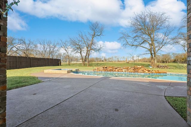 7240 Hunnington Drive, Sanger, TX 76266