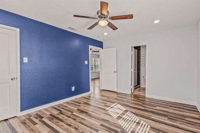 943 Gibbard Avenue, Wills Point, TX 75169