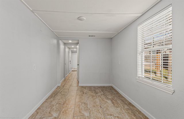 943 Gibbard Avenue, Wills Point, TX 75169