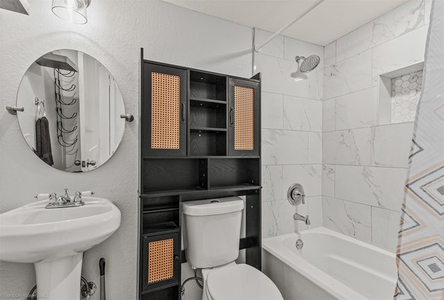 943 Gibbard Avenue, Wills Point, TX 75169