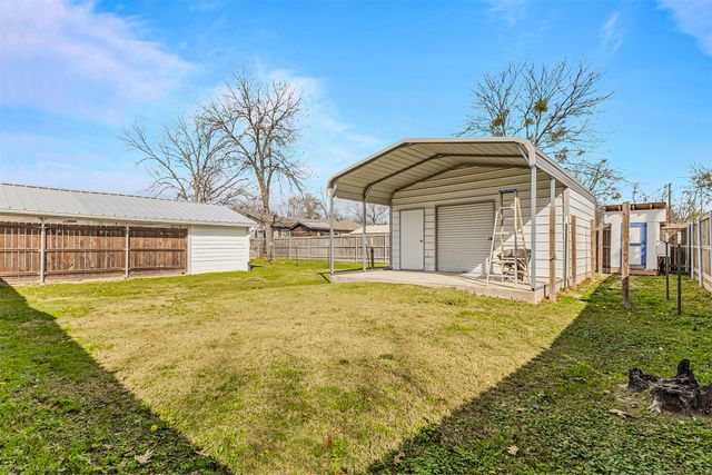 943 Gibbard Avenue, Wills Point, TX 75169