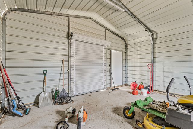 943 Gibbard Avenue, Wills Point, TX 75169