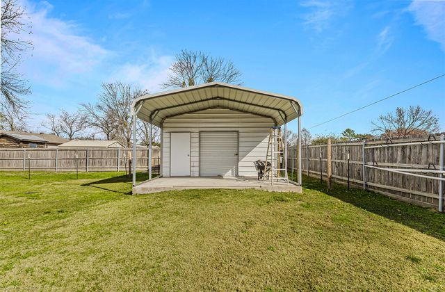 943 Gibbard Avenue, Wills Point, TX 75169