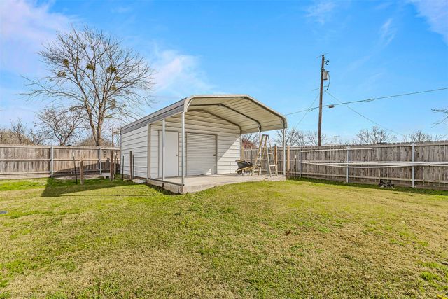 943 Gibbard Avenue, Wills Point, TX 75169