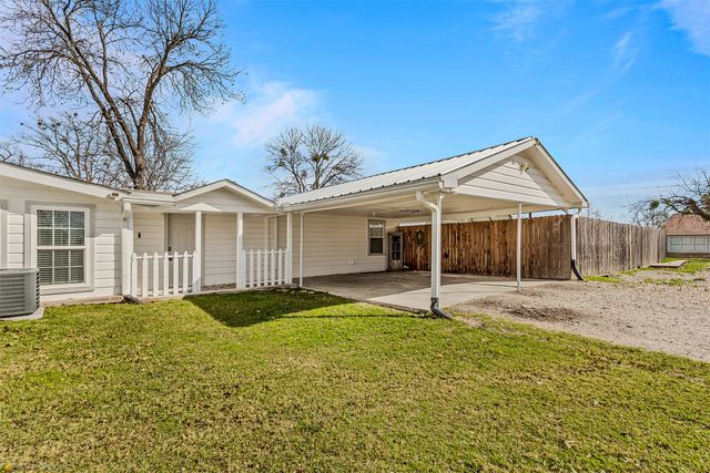 943 Gibbard Avenue, Wills Point, TX 75169