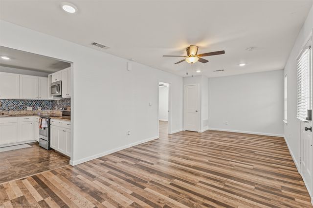 943 Gibbard Avenue, Wills Point, TX 75169