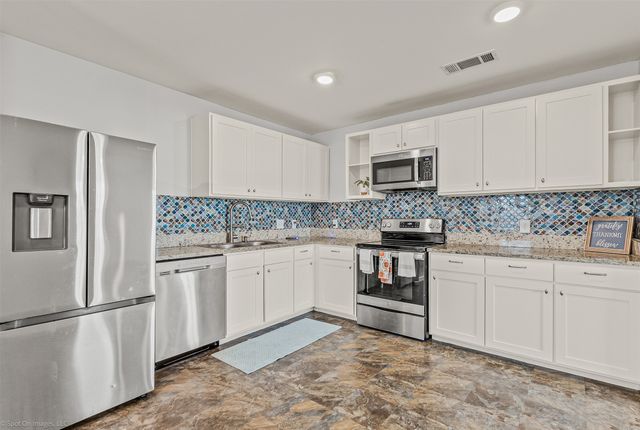 943 Gibbard Avenue, Wills Point, TX 75169