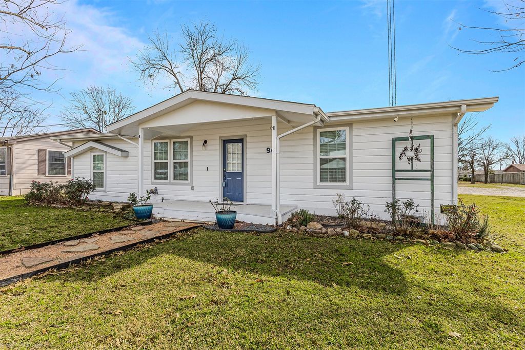 943 Gibbard Avenue, Wills Point, TX 75169