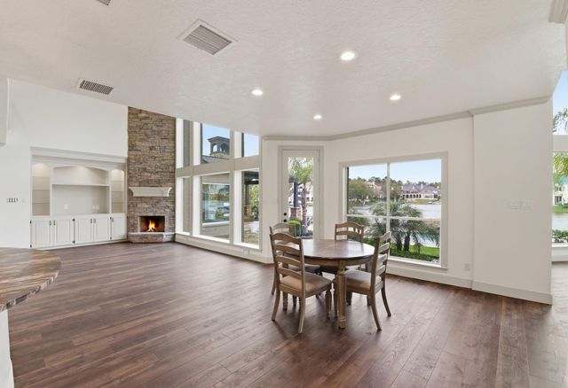 27 Pleasure Cove Drive, The Woodlands, TX 77381