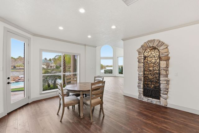 27 Pleasure Cove Drive, The Woodlands, TX 77381