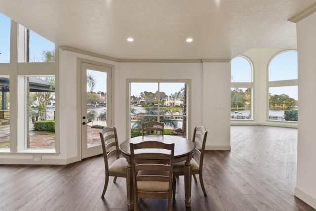 27 Pleasure Cove Drive, The Woodlands, TX 77381