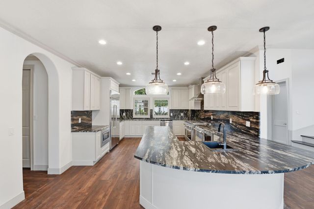 27 Pleasure Cove Drive, The Woodlands, TX 77381