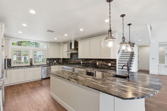 27 Pleasure Cove Drive, The Woodlands, TX 77381