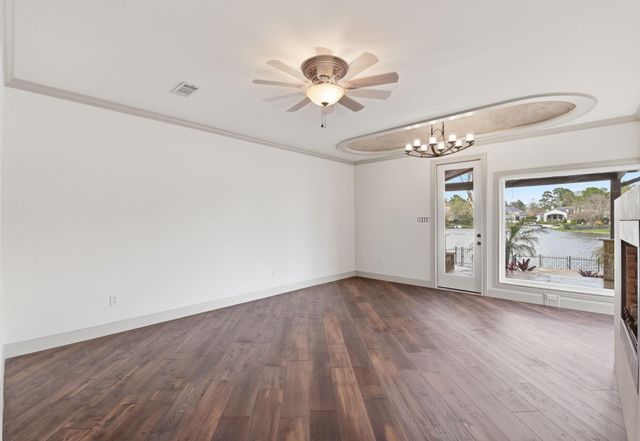 27 Pleasure Cove Drive, The Woodlands, TX 77381