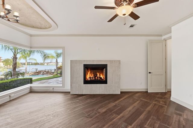 27 Pleasure Cove Drive, The Woodlands, TX 77381