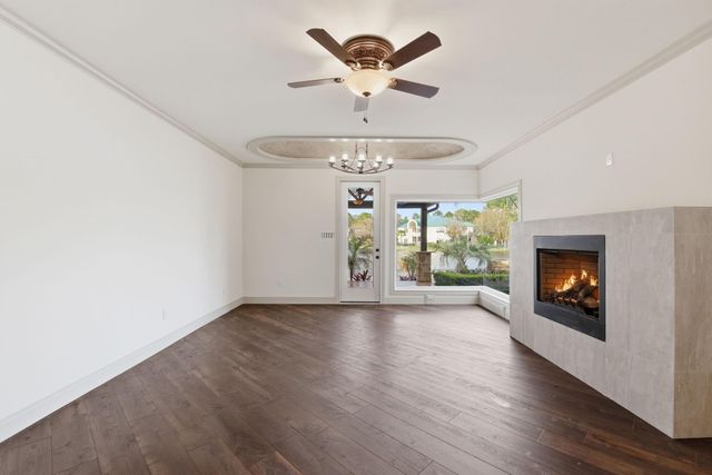 27 Pleasure Cove Drive, The Woodlands, TX 77381