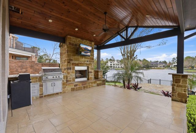 27 Pleasure Cove Drive, The Woodlands, TX 77381