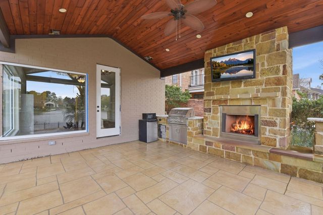 27 Pleasure Cove Drive, The Woodlands, TX 77381