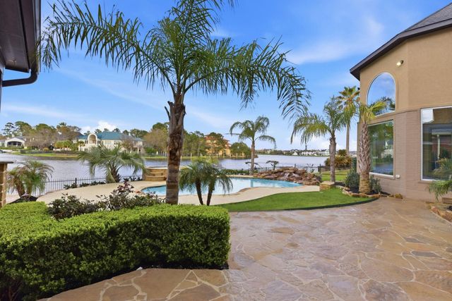 27 Pleasure Cove Drive, The Woodlands, TX 77381