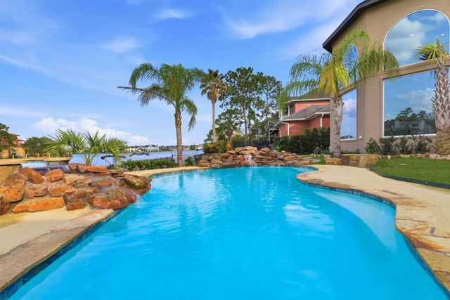 27 Pleasure Cove Drive, The Woodlands, TX 77381