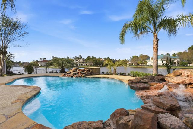 27 Pleasure Cove Drive, The Woodlands, TX 77381