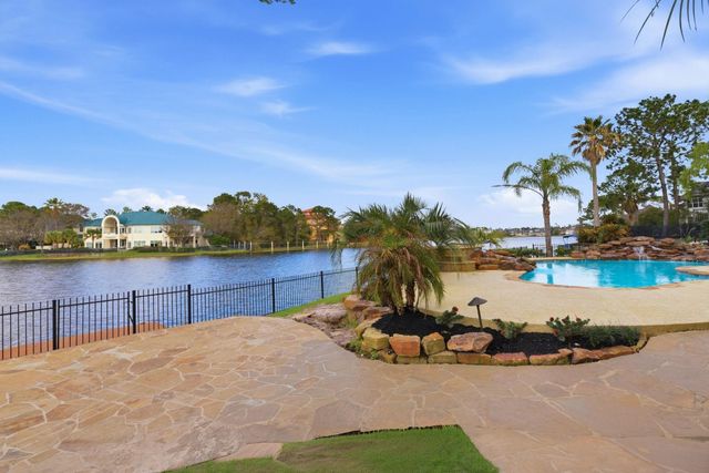 27 Pleasure Cove Drive, The Woodlands, TX 77381