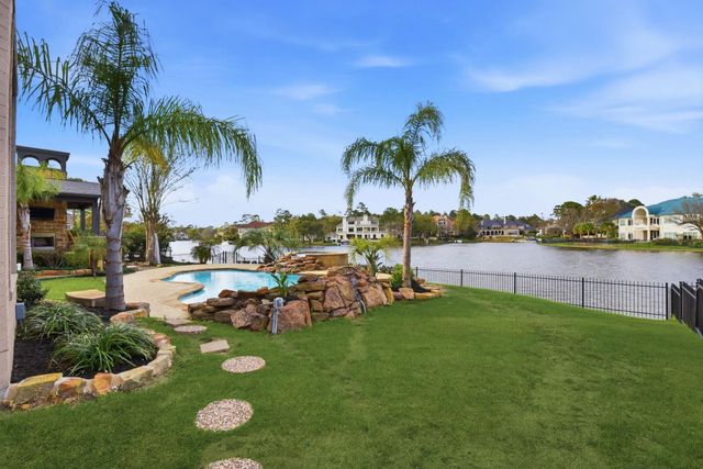 27 Pleasure Cove Drive, The Woodlands, TX 77381