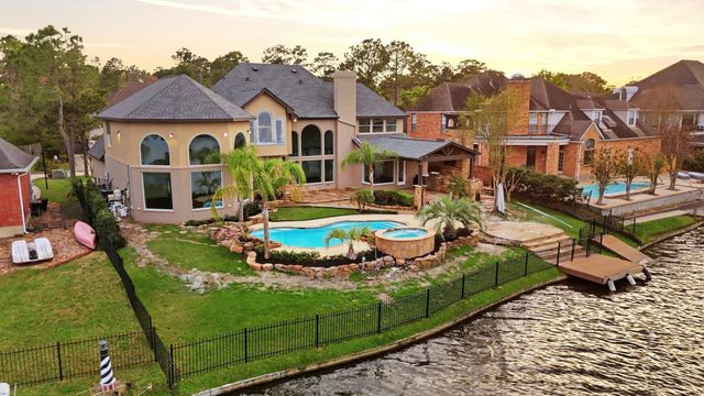27 Pleasure Cove Drive, The Woodlands, TX 77381