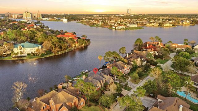 27 Pleasure Cove Drive, The Woodlands, TX 77381