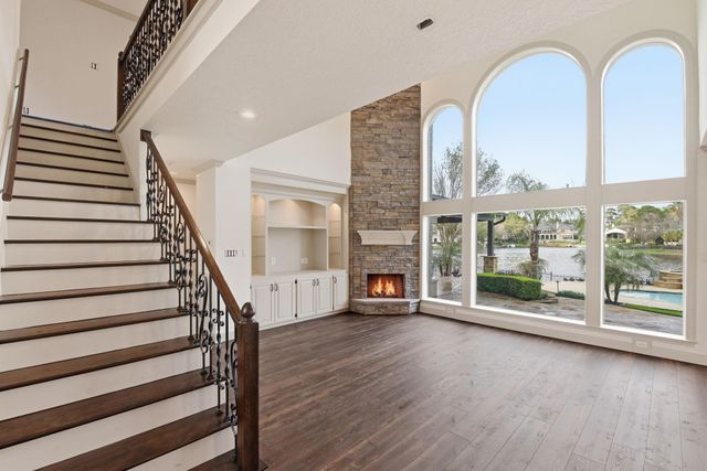 27 Pleasure Cove Drive, The Woodlands, TX 77381