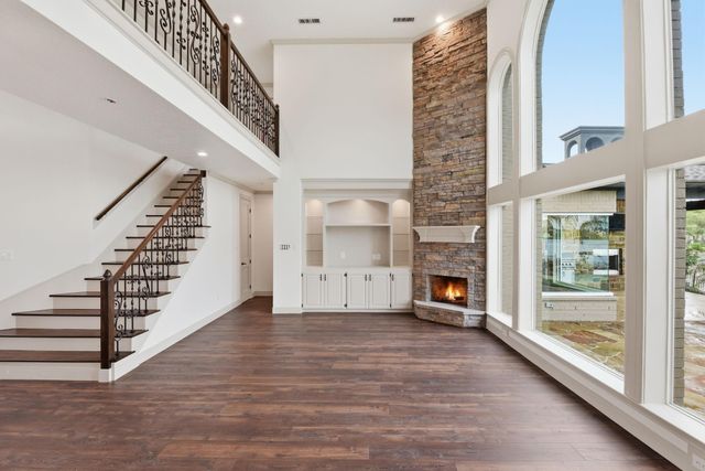 27 Pleasure Cove Drive, The Woodlands, TX 77381