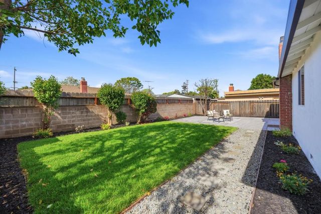 49 Hermitage Lane, Hayward, CA 94544