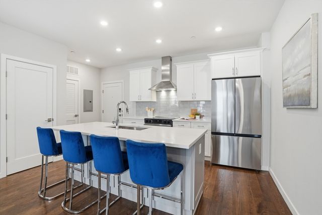 267 Old Colony 511, Boston, MA 02127