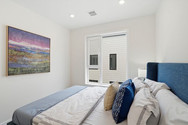 267 Old Colony 511, Boston, MA 02127